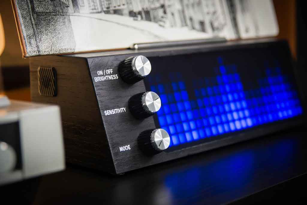 Petru Smart Audio Visualizer and Record Stand - Black Wood w/ Black & Silver Knobs