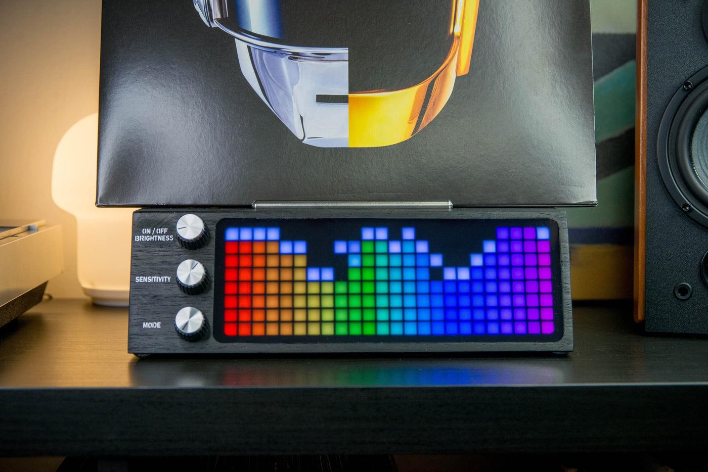 Petru Smart Audio Visualizer and Record Stand - Black w/ Black & Silver Knobs